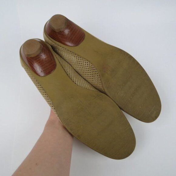 STUART WEITZMAN Women's Tan Perforated Round Toe Low Heels Size 10 - Picture 8 of 10